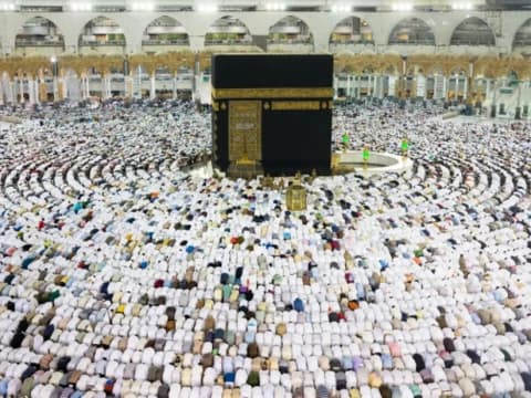 Khutbah Idul Adha: Hikayat Nabi Ibrahim dalam Haji dan Kurban