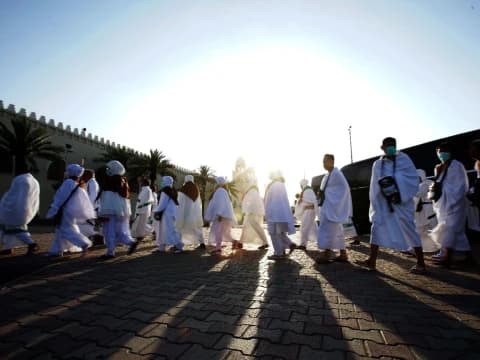 Hukum Menghajikan Orang Tua yang Sudah Wafat