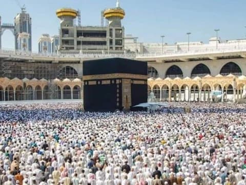 Arab Saudi Cabut Pembatasan Covid-19, Sinyal Positif untuk Umrah dan Haji?