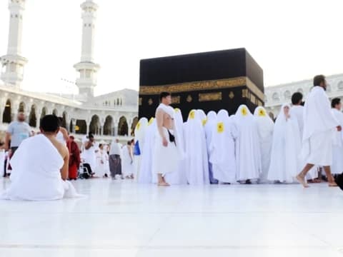 Syarat Suci saat Tawaf dalam Ragam Pandangan Ulama