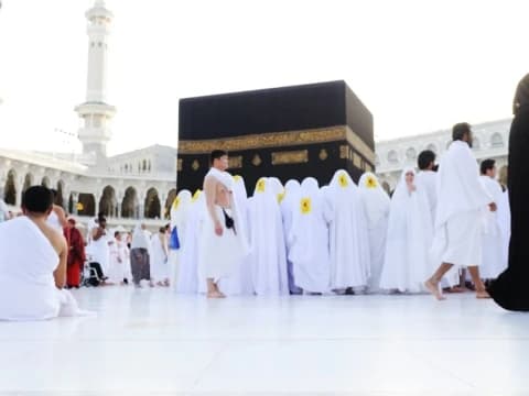 Bolehkah Wanita Berangkat Haji Saat Iddah? Ini Penjelasan Lengkap Ulama Berdasarkan Kondisi Nyata