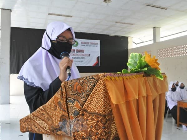 Hana Putri Aisya, Santri dari Tulungagung Pemenang Sayembara Literasi Tebuireng