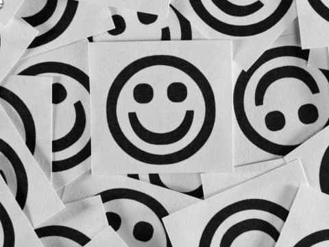 Khutbah Jumat: Keistimewaan Berbagi Kebahagiaan 