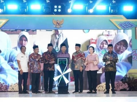 Menag Luncurkan Peringatan Hari Guru Nasional 2025 di Cirebon
