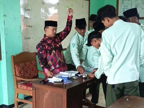 Guru Desak Pemerintah Wujudkan Kesejahteraan dan Gaji Layak