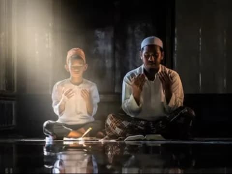 Khutbah Jumat Bahasa Madura: Ningkat Aki Katakween ben Ngaolle Manfaatteh 