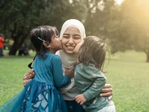 Tak Melulu Kado, Lakukan 4 Hal Ini untuk Senangkan Hati Ibu