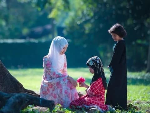 Tradisi Hari Ibu di Berbagai Negara: Mulai Liburkan Pekerja sampai Memasak untuk Ibu