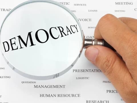 Menimbang Ketaatan kepada Ulil Amri di Negara Demokrasi