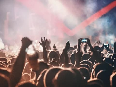 Shalat Jumat di Venue Konser, Bagaimana Hukumnya?