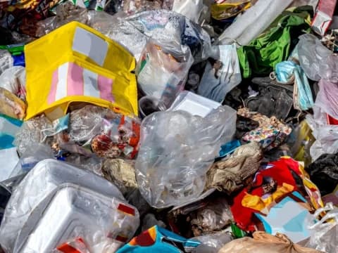 Khutbah Jumat: Jaga Kebersihan, Jangan Buang Sampah Sembarangan