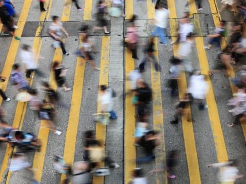 Khutbah Jumat: Mengejar Cinta Allah di Tengah Hiruk Pikuk Dunia