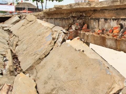 Tafsir Al-Kahfi Ayat 82: Kisah Khidir dan Kemaslahatan Finansial