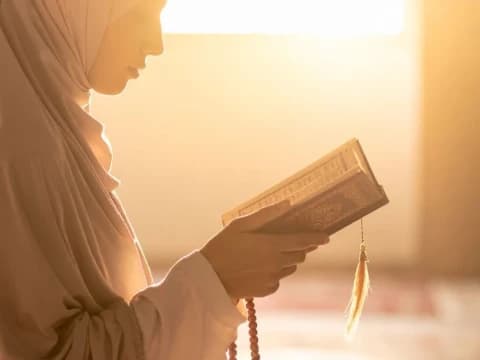 Khutbah Jumat: Mulailah Istiqamah Membaca Al-Qur’an