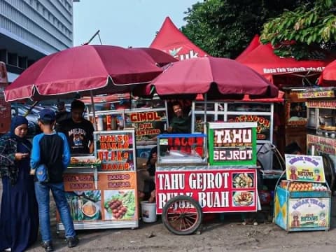 6 Etika Dagang dalam Islam: Belajar dari Kasus Ayam Goreng Minyak Babi