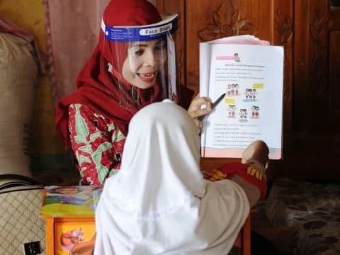 Tak Ada Klausul Tunjangan, RUU Sisdiknas Harusnya Momentum Setarakan Kesejahteraan Guru