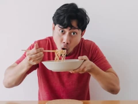 Penjelasan Medis terkait Larangan Meniup Makanan atau Minuman Panas