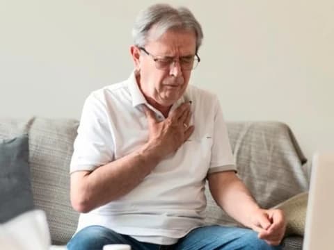 Insomnia Tingkatkan Risiko Serangan Jantung? Begini Tips Mengatasinya