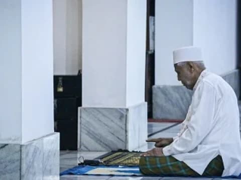 Tafsir Surat Al-Baqarah Ayat 238-239: Urgensi Menjaga Shalat dalam Al-Qur’an