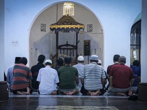 Kajian Hadits: Shalat Jamaah dalam Pandangan Nabi