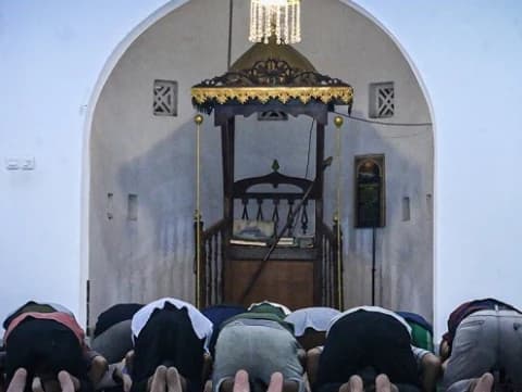 Tata Cara Shalat Tarawih Sendirian