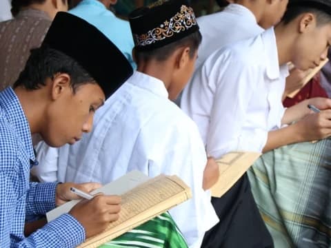 Khutbah Jumat Bahasa Jawa: Dadiyo Wong kang Ngalim