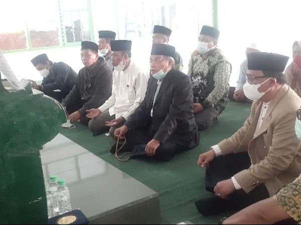KH Said Aqil Siroj Ziarah Makam Pendiri Al Khairaat