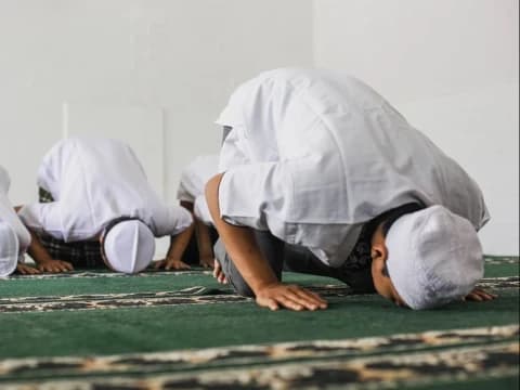 Shalat Witir Tiga Rakaat Sekaligus, Bolehkah?