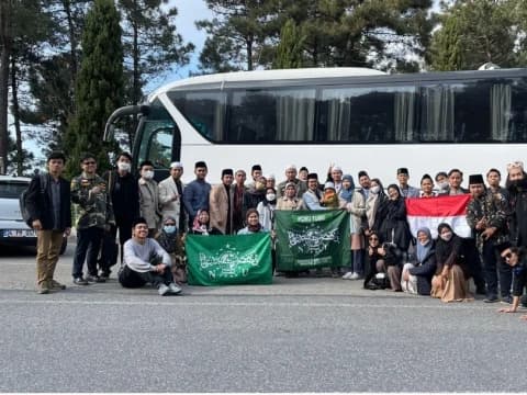 Lebaran di Turki, Mulai Mudik, Ziarah, hingga Permen
