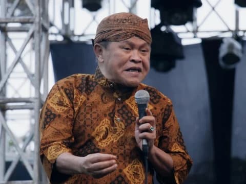 Dai Kondang Abah Kirun Paparkan Makna 3 Istilah Guru dalam Kitab Sunan Kalijaga