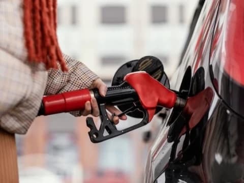 Efek Domino dari Kenaikan BBM, Sembako Melambung hingga Inflasi Meroket