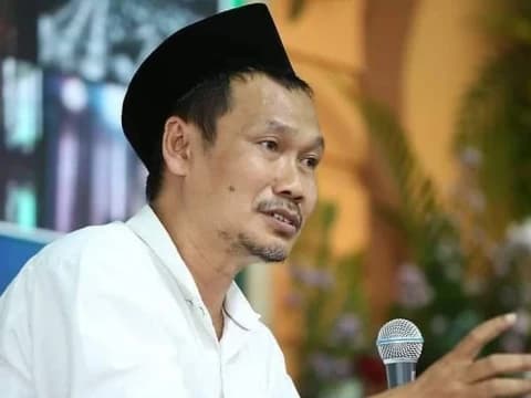 Gus Baha Jelaskan Pentingnya Baca Banyak Tafsir sebelum Mengartikan Al-Qur'an