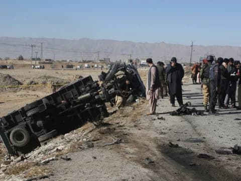 Bom Bunuh Diri di Pakistan Serang Tim Vaksinasi Polio dan Polisi, 4 Orang Tewas