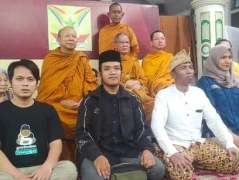 Biksu Thudong Menginap di Kanzus Sholawat, Habib Luthfi Bakal Susul ke Candi Borobudur