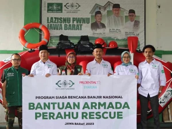 PBNU Serahkan Bantuan Perahu Rescue ke LAZISNU Jawa Barat 
