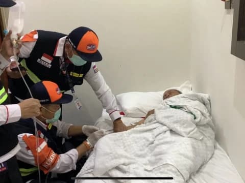 Mereka yang Bertumbangan Sepulang dari Masjid Nabawi