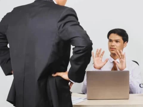 Khutbah Jumat: Larangan Mengambil Hak dan Menzalimi Orang Lain