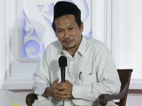 Gus Baha Kisahkan tentang Pangkat dan Jabatan Tak Lebih Nilainya dari Segelas Air