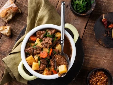 Memahami Manfaat dan Risiko Konsumsi Daging Sapi dan Kambing