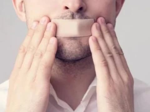 Khutbah Jumat: Cermin Akhlak Mulia, Hindari Banyak Bicara