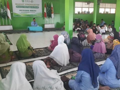 Momentum Muharram, UPZISNU Mrisi Grobogan Salurkan Beasiswa bagi Yatim Piatu