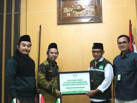 LAZISNU DIY Serahkan Bantuan Iuran BPJS Ketenagakerjaan kepada Para Sopir Ambulans NU