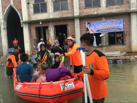 Kondisi Terkini Banjir Kudus, Relawan NU Terus Bergerak Lakukan Penanganan