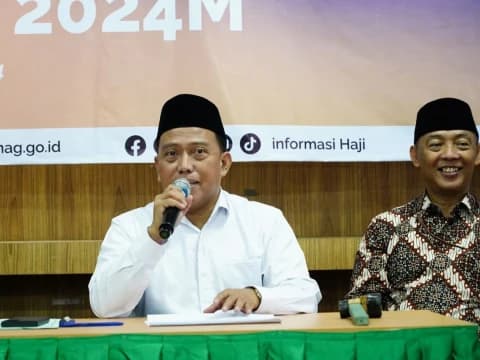 Kemenag Minta Jamaah Haji Abaikan Jasa Bantu Cium Hajar Aswad