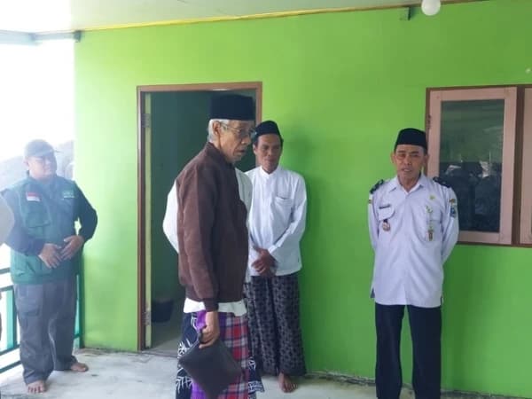 Kunjungi Warga Terdampak Rob, Rais Syuriyah PWNU Jateng Komitmen Dampingi dan Bersamai