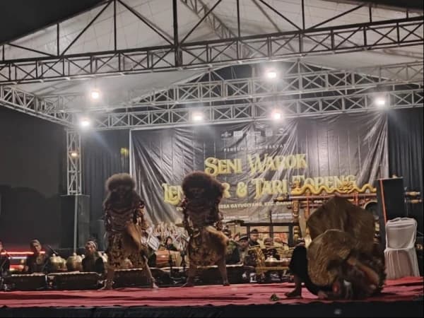 Seni Warok Lengger dan Tari Topeng Meriahkan Malam Porsema XIII LP Ma'arif NU Jateng