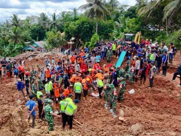 Longsor Cilacap, Banser Tagana Dikerahkan Bantu Evakuasi Korban yang Masih Tertimbun
