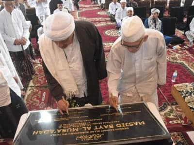 KH Miftachul Akhyar Resmikan Masjid Bayt Al Musa’adah Mambaus Sholihin Gresik
