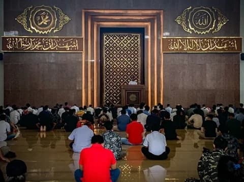 Khutbah Jumat: Berhentilah Berbuat Dzalim kepada Siapa Pun 