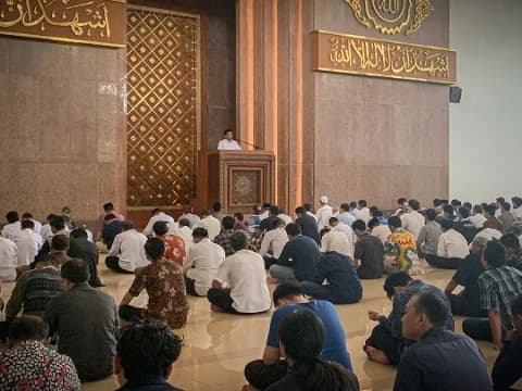 Khutbah Jumat Bahasa Sunda: Lebaran Kasempetan Manjangkeun Silaturahim